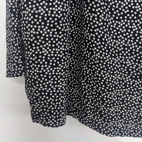 LANE BRYANT Outlet Polka Dot V-neck 3/4 Sleeve Top - Picture 3 of 8